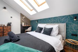 Posteľ alebo postele v izbe v ubytovaní Kościelna Loft Apartaments