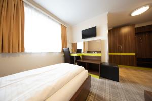 Televízia a/alebo spoločenská miestnosť v ubytovaní Primus Hotel & Apartments