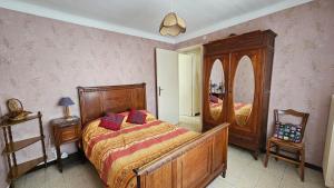 a bedroom with a bed and a large mirror at Maison avec 3 chambres et jardin in Saint-Estève