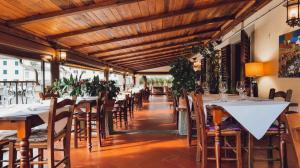 Reštaurácia alebo iné gastronomické zariadenie v ubytovaní Albergo Giovanni Da Verrazzano