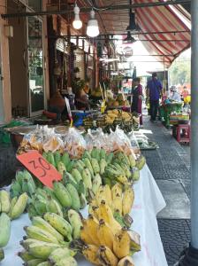 a bunch of bananas on display at a market at Kanlayana Hostel in Ban Bang Toei (1)