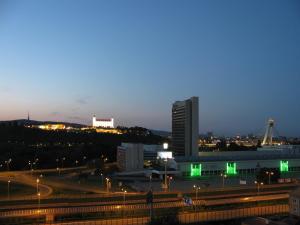 Nespecifikovaný výhled na destinaci Bratislava nebo výhled na město při pohledu z hotelu