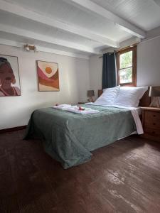 Postel nebo postele na pokoji v ubytování La maison aux chapeaux