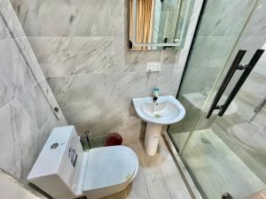 Koupelna v ubytování Exquisite 2-bedroom with super fast Wi-Fi