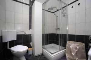 Ένα μπάνιο στο Comfort Suite Jelenovac +16 φωτογραφίες