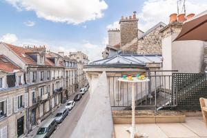 a table on the balcony of a building at Bar à Bulles - Ancien Comptoir Transformé in Reims