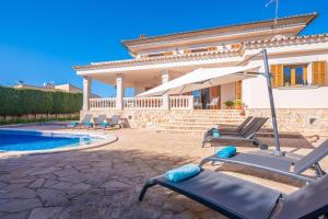 a villa with a swimming pool and a house at Can Albons in Portocolom