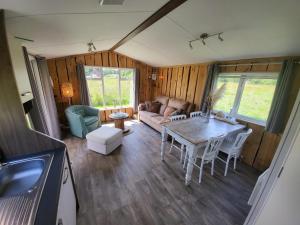 a living room with a table and a couch at Hoeve Twente - De Oeverzwaluw in Heythuysen
