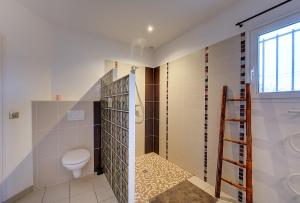 Koupelna v ubytování La maison en bois - 6 personnes + 9 fotografií