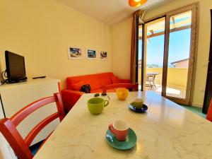 a living room with a table with two cups on it at La Pergola al Cavo 107 in Cavo