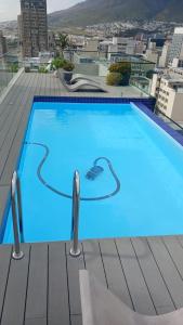 Bazén v ubytování The Tokyo Luxury Apartments 210 nebo v jeho okolí