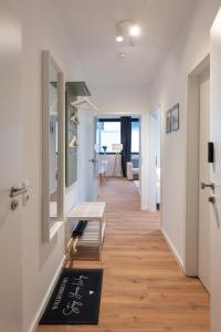 TV a/nebo společenská místnost v ubytování Neues und zentrales Apartment im Scandi-Style von STAY YOUR WAY