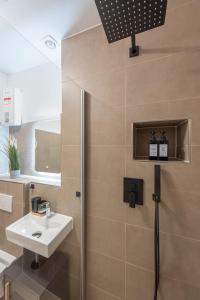 Koupelna v ubytování Neues und zentrales Apartment im Scandi-Style von STAY YOUR WAY