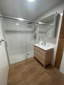 A bathroom at VILLA ALCAZAR