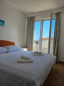 Postel nebo postele na pokoji v ubytování Apartments Andrijanić