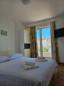 Postel nebo postele na pokoji v ubytování Apartments Andrijanić