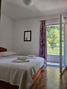 Postel nebo postele na pokoji v ubytování Apartments Andrijanić