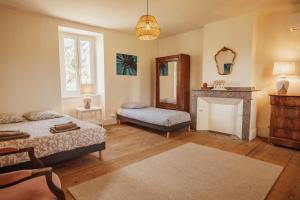 En eller flere senge i et værelse på Rouède - Maison de caractère au pied des Pyrénées + 21 billeder