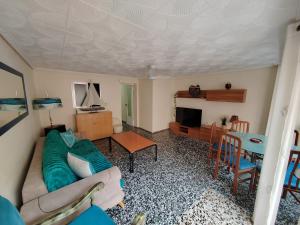 a living room with a couch and a table at Vacances à la plage in Puerto de Sagunto