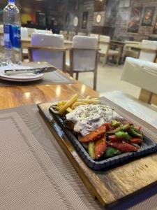 Jídlo v hotelu nebo okolí