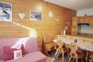 Kuchyňa alebo kuchynka v ubytovaní LA TANA - Agenzia Dolomiti Affitti