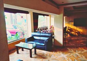 Posezení v ubytování New Islamabad Hotel
