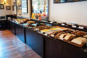 a bakery with a display case filled with different types of bread at Amérian Córdoba Park Hotel in Córdoba