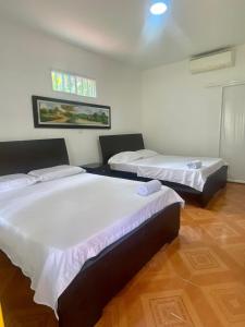 a room with two beds in a room at Restaurante - Hotel Los Manguitos in Rivera