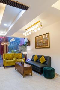 Posezení v ubytování Aadat Hotel Subhash Chowk Gurgaon