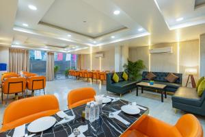 Posezení v ubytování Aadat Hotel Subhash Chowk Gurgaon