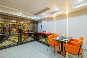 Posezení v ubytování Aadat Hotel Subhash Chowk Gurgaon