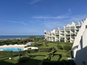 a resort with a swimming pool and a resort at Sol-y-Days Belles Plages, front de mer avec piscine in La Grande Motte