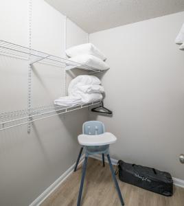 Gambar di galeri bagi Modern Oasis Sleeps 7 with King Bed in Prime Location di Arlington +73 gambar