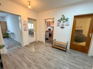 Dapur atau dapur kecil di Serviceroom24 - Apartment 3 in Gladbeck WLAN - Smart-TV - 24-7 Check-in und Küche +5 gambar