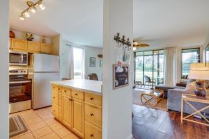 Kuchyň nebo kuchyňský kout v ubytování Turtle Bay Condo with Pool Access and Golf Course!