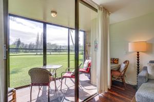 Posezení v ubytování Turtle Bay Condo with Pool Access and Golf Course!