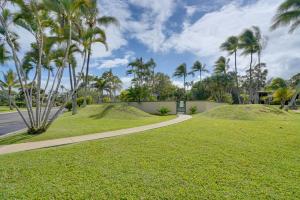 Zahrada ubytování Turtle Bay Condo with Pool Access and Golf Course!