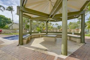 Bazén v ubytování Turtle Bay Condo with Pool Access and Golf Course! nebo v jeho okolí