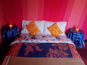 Postel nebo postele na pokoji v ubytování Camp Familia Erg Chebbi