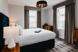 Postel nebo postele na pokoji v ubytování Udny Arms Hotel