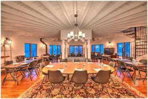 Restoran atau tempat lain untuk makan di Villa Santorini The Addition