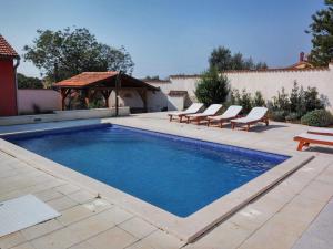 Bazén v ubytovaní Holiday Home Sabina alebo v jeho blízkosti