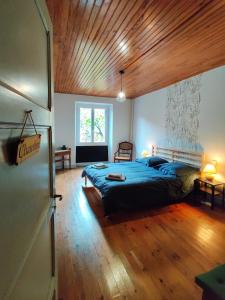 Postel nebo postele na pokoji v ubytování Gîte de la Fount Del Roy