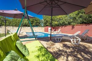 Bazén v ubytování Holiday Home Pina nebo v jeho okolí