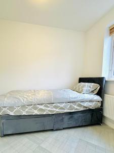 a bed in a room with a wall at Best Places to Stay in Kent in Kent +37 photos