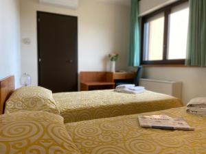Postel nebo postele na pokoji v ubytování Hotel Ristorante SASSO
