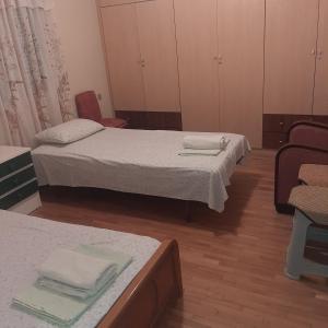 Postel nebo postele na pokoji v ubytování EFTHYMIOS ΦΘΗΝΗ ΚΑΙ ΗΣΥΧΗ ΔΙΑΜΟΝΗ