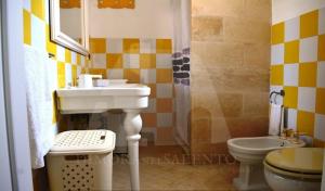 a bathroom with a sink and a toilet at Casa della baia in Marina San Gregorio
