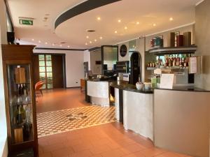 Lounge nebo bar v ubytování Hotel Ristorante SASSO