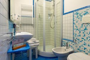 a bathroom with a shower and a sink and a toilet at Elaia Garden Hotel in Sperlonga